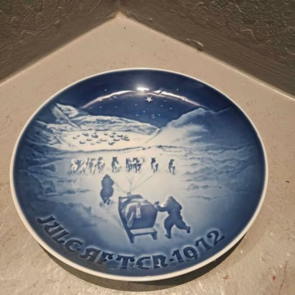 Bing & Grondahl 1972 Christmas Plate "Christmas in Greenland"